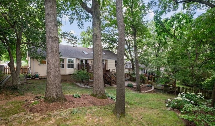 126 Asilomar Ct, Ballwin, MO 63021 - 4 Beds, 3 Bath