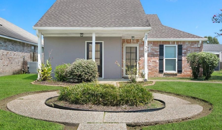 17129 Lake Park Ave, Baton Rouge, LA 70816 - 2 Beds, 1 Bath
