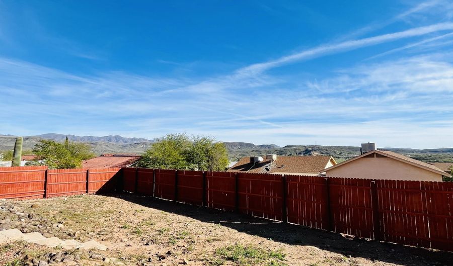 33665 S INCLINE Dr, Black Canyon City, AZ 85324 - 3 Beds, 2 Bath