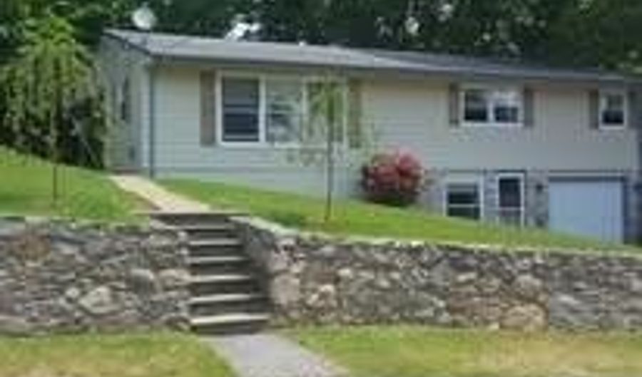 15 Anita Rd, Johnston, RI 02919 - 3 Beds, 2 Bath