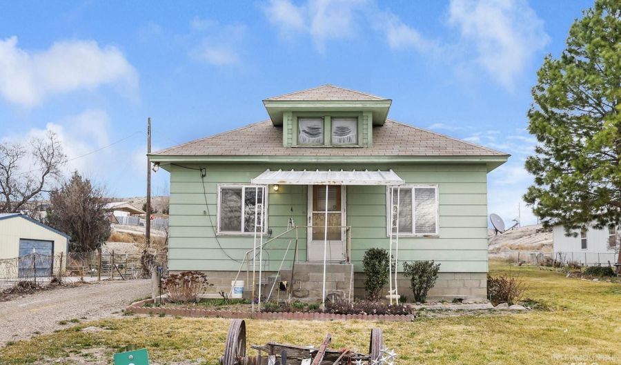 28572 Hyde Ave, Bruneau, ID 83604 - 3 Beds, 1 Bath