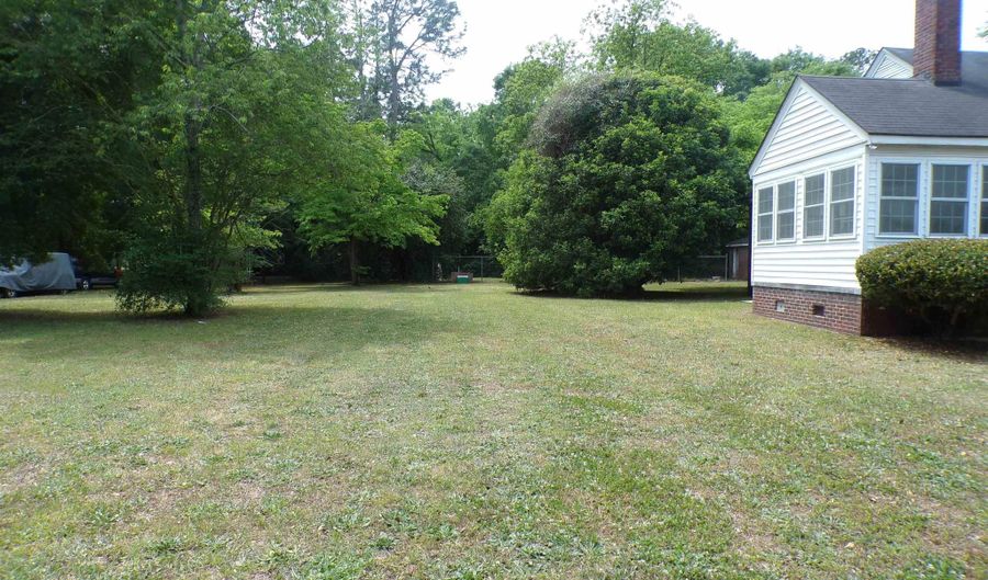 116 Davis St, Bishopville, SC 29010 - 3 Beds, 1 Bath