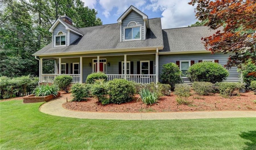 6393 Chestnut Pkwy, Flowery Branch, GA 30542 - 5 Beds, 4 Bath