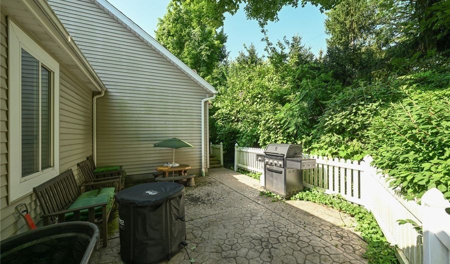 2096 Hidden Hollow Ln, Akron, OH 44313 - 4 Beds, 3 Bath
