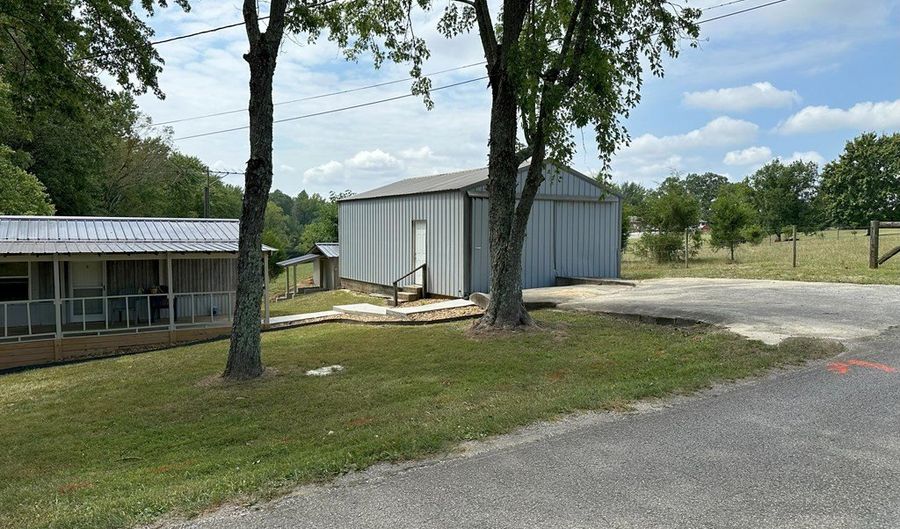 4250 Window Cliff Rd, Baxter, TN 38544 - 2 Beds, 1 Bath
