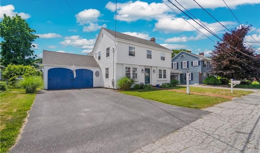 24 Huntington Dr, East Providence, RI 02916 - 4 Beds, 3 Bath
