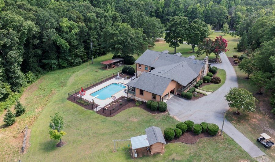 911 Austin Rd, Belton, SC 29627 - 7 Beds, 4 Bath