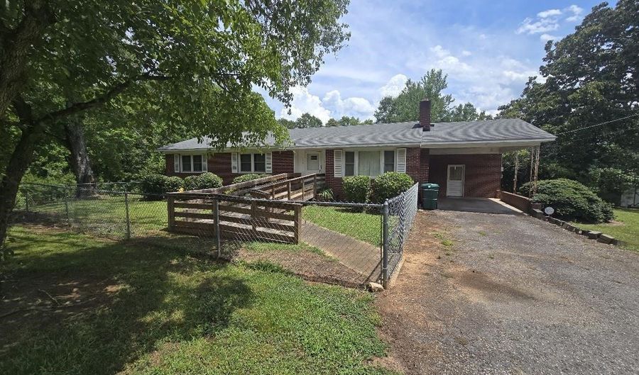 147 Batchelor Dr, Blacksburg, SC 29702 - 3 Beds, 2 Bath