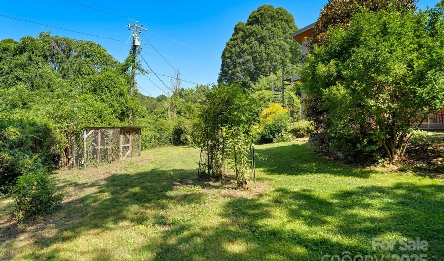 15 Deaver Dr, Asheville, NC 28806 - 3 Beds, 2 Bath