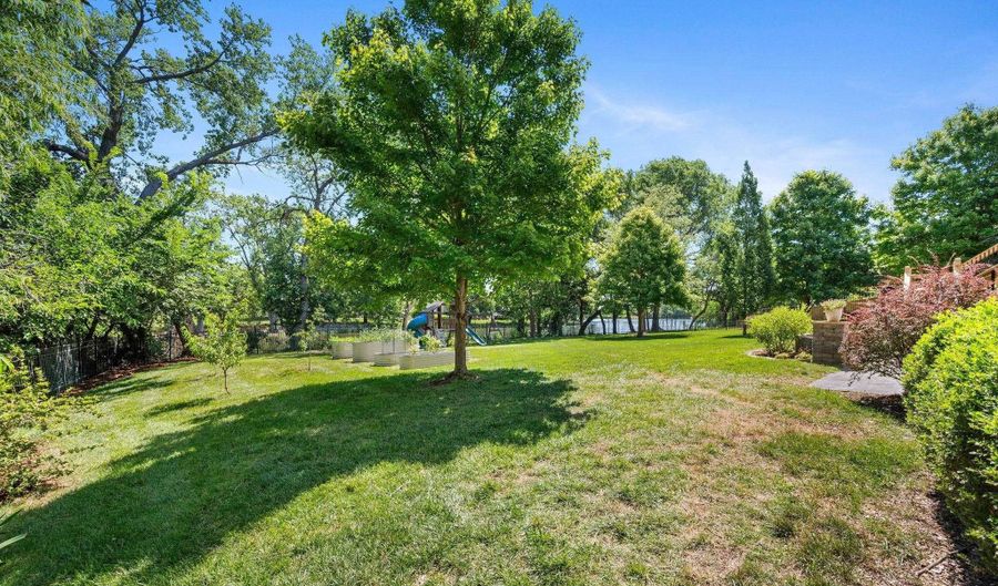 918 E Lakecrest Dr, Andover, KS 67002 - 5 Beds, 4 Bath