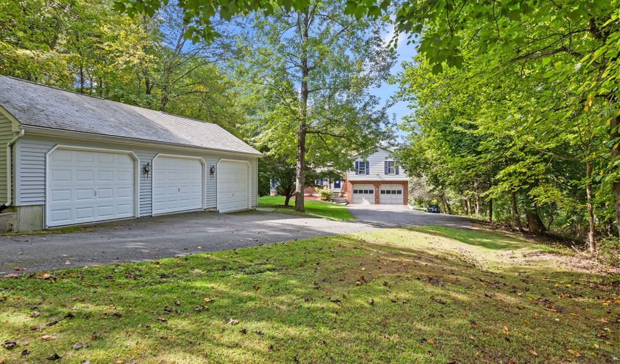 256 B Great Plain Rd, Danbury, CT 06811 - 4 Beds, 3 Bath