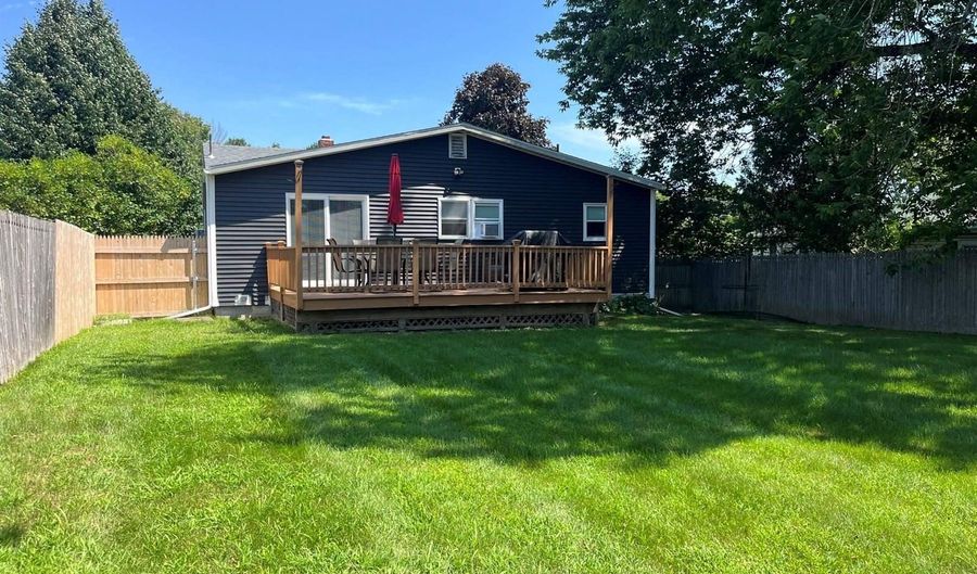 466 Essex St, Bangor, ME 04401 - 3 Beds, 1 Bath