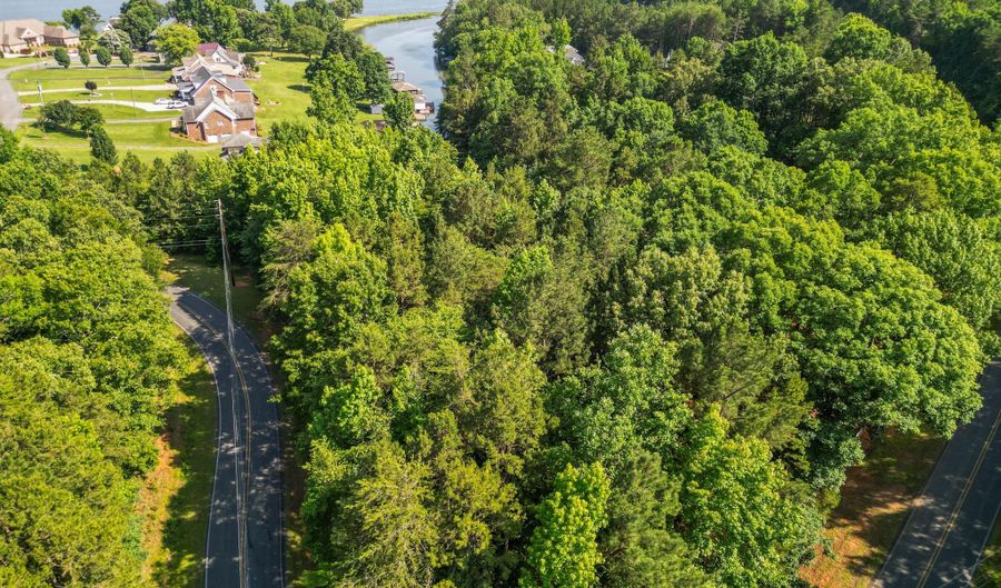 49412 River Run Rd, Albemarle, NC 28001 - 2 Beds, 3 Bath