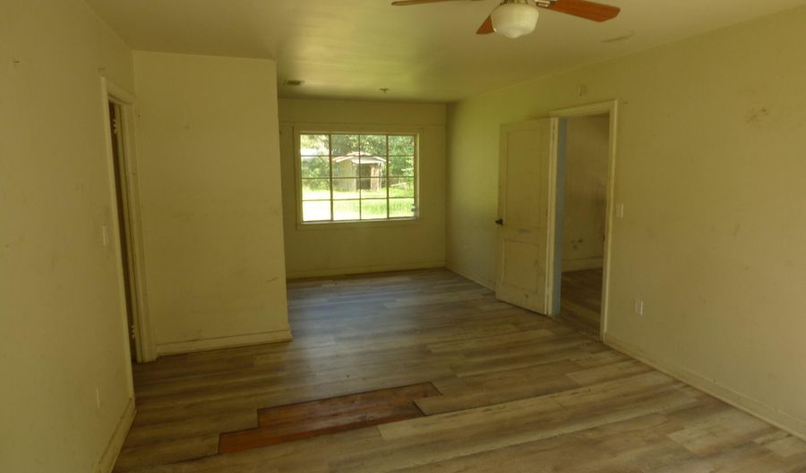 906 Myra St, Brookhaven, MS 39601 - 3 Beds, 1 Bath