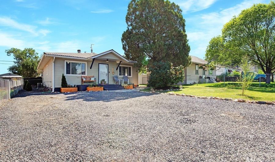 424 8th Ave N, Buhl, ID 83316 - 3 Beds, 2 Bath