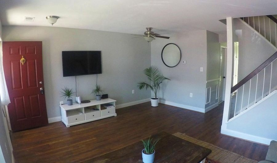 8702 VILLAGE GREEN Ct, Alexandria, VA 22309 - 3 Beds, 2 Bath