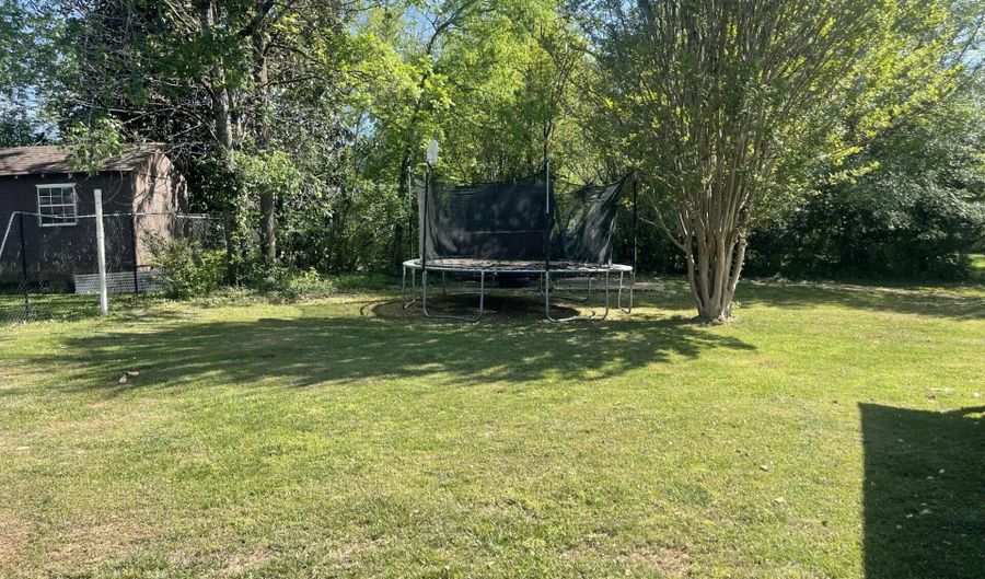 1239 Dossett St, Athens, TN 37303 - 3 Beds, 2 Bath