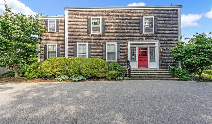36 Kay St 5, Newport, RI 02840 - 2 Beds, 2 Bath