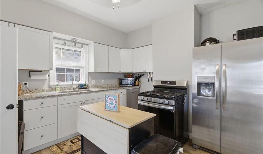 25 Hoppin Ave, East Providence, RI 02915 - 3 Beds, 2 Bath
