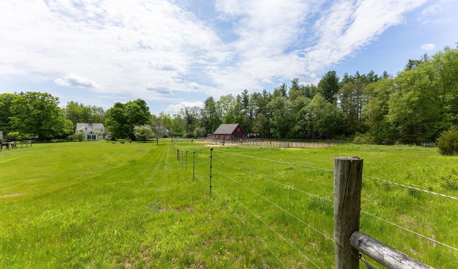 337 Middle Rd, Brentwood, NH 03833 - 4 Beds, 3 Bath