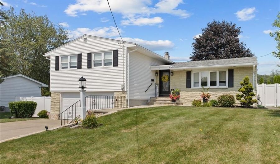 17 Belvedere St, Johnston, RI 02919 - 3 Beds, 2 Bath