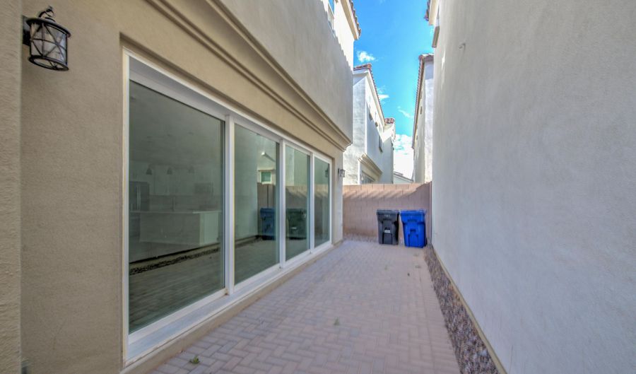 279 E MARKWOOD Dr, Chandler, AZ 85286 - 3 Beds, 4 Bath