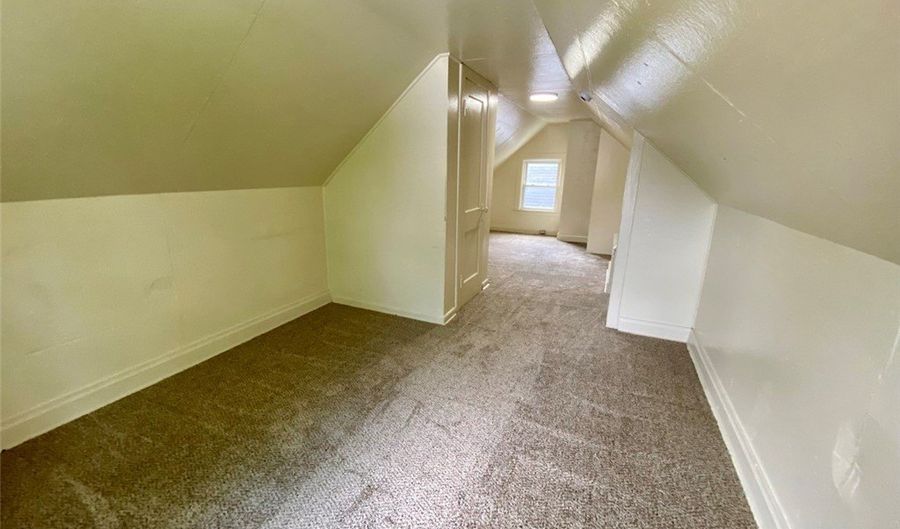 202 Denver St, Akron, OH 44305 - 4 Beds, 1 Bath