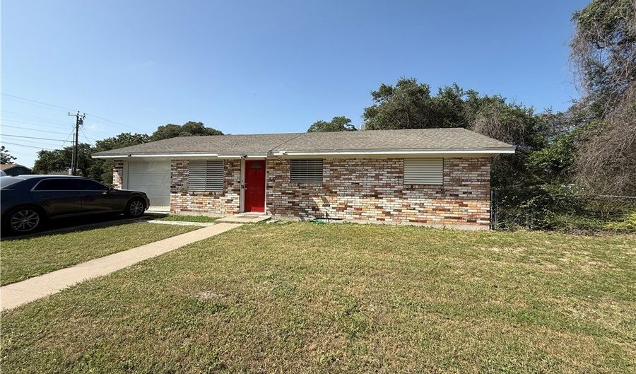 206 W Lott Ave, Aransas Pass, TX 78336 - 3 Beds, 2 Bath
