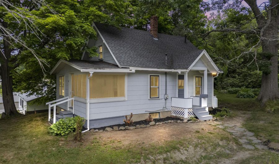 4 Florence Street Pl, Augusta, ME 04330 - 3 Beds, 1 Bath