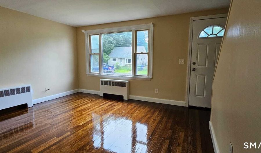 98 E Burnham St, Bloomfield, CT 06002 - 4 Beds, 2 Bath