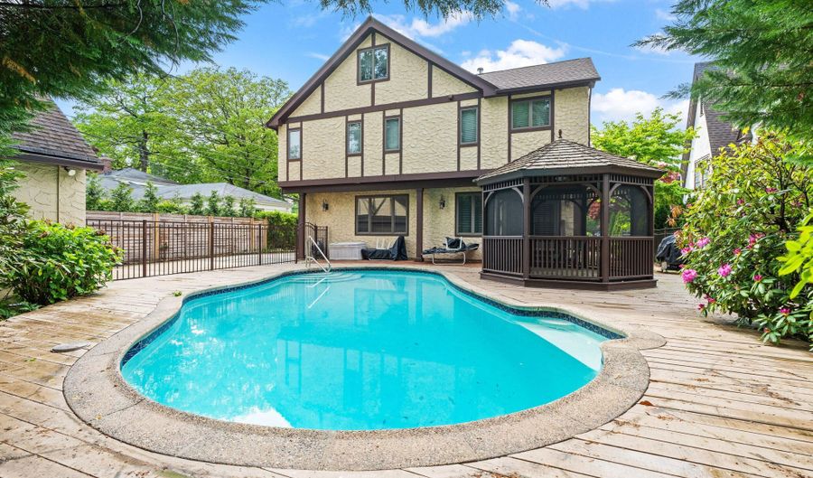567 Deal Pkwy, Allenhurst, NJ 07711 - 6 Beds, 4 Bath