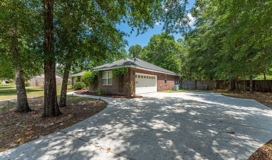 1925 Hidden Springs Dr, Baker, FL 32531 - 4 Beds, 2 Bath