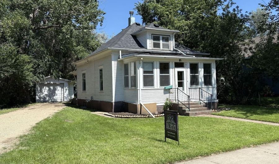 701 SE 9th Ave, Aberdeen, SD 57401 - 3 Beds, 1 Bath