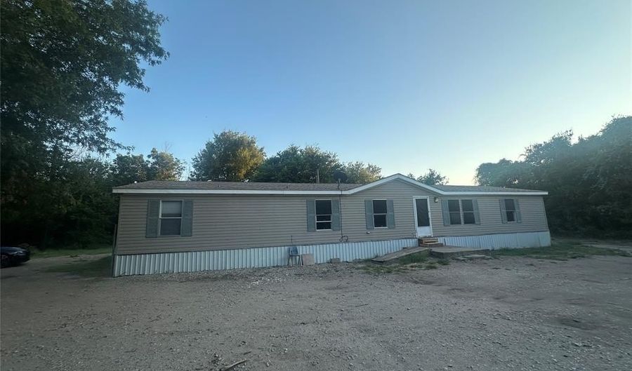 112 Pioneer Trl, Weatherford, TX 76087 - 5 Beds, 3 Bath