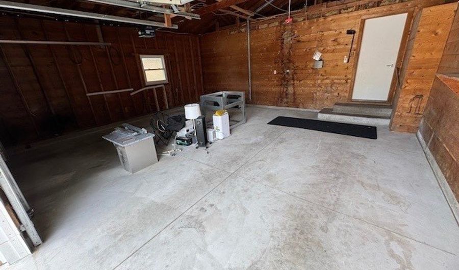 208 W Neely St, Atkinson, NE 68713 - 4 Beds, 3 Bath