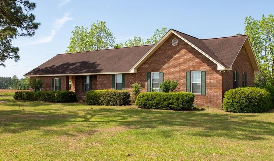 68 Smart Rd, Baxley, GA 31513 - 4 Beds, 3 Bath