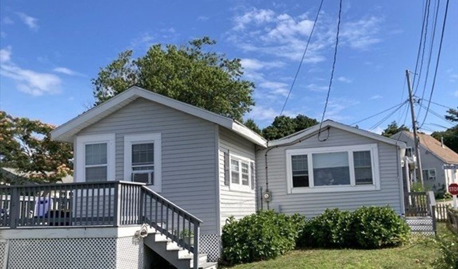 13 Thompson Rd A, Bourne, MA 02532 - 2 Beds, 1 Bath