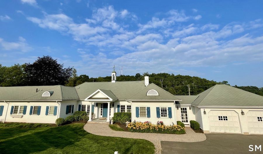 19 Deercliff Rd, Avon, CT 06001 - 4 Beds, 5 Bath