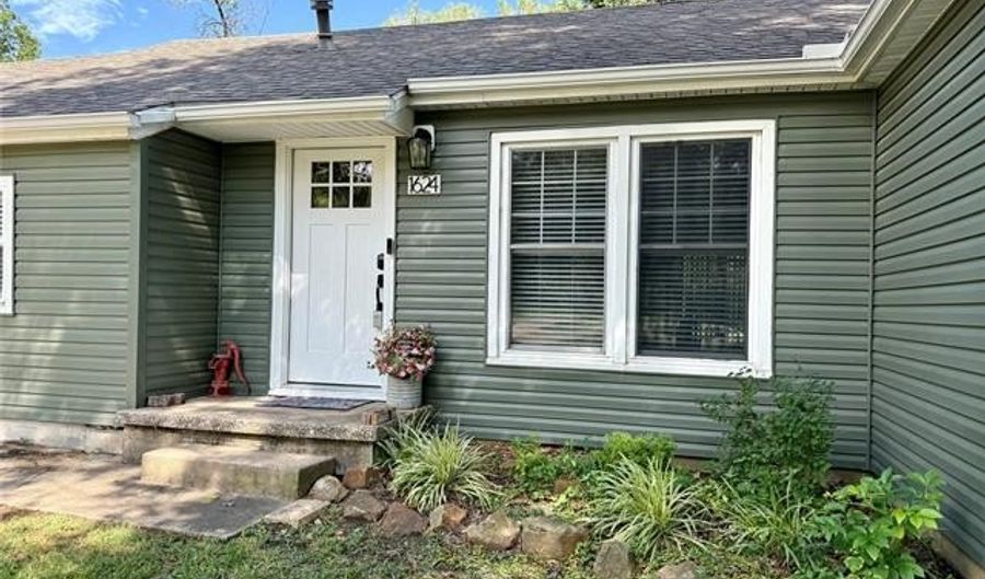 1624 Prairie Heights Dr, Bartlesville, OK 74006 - 4 Beds, 2 Bath