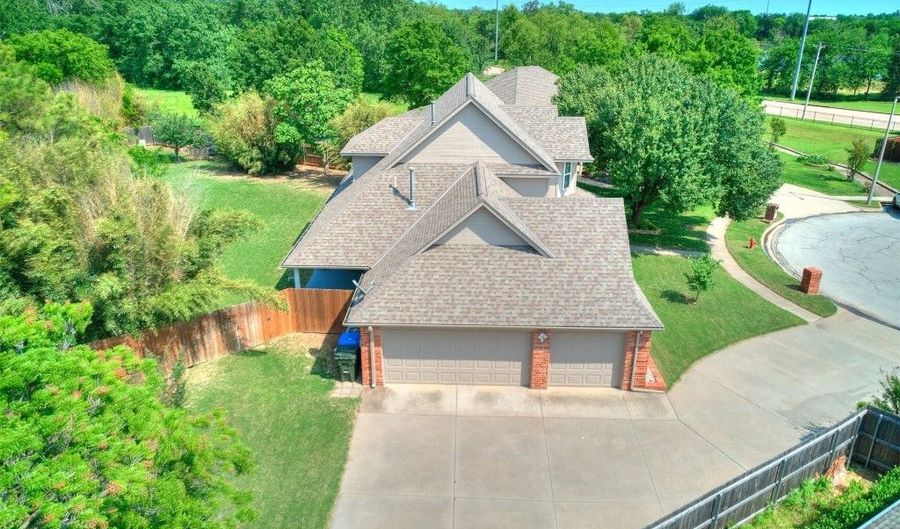 309 Paxton Ct, Norman, OK 73069 - 5 Beds, 3 Bath