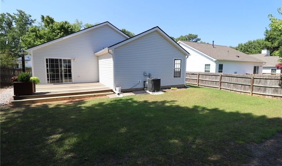 503 Homestead Park Dr, Apex, NC 27502 - 3 Beds, 2 Bath