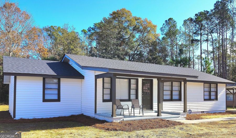 336 Brobston St, Baxley, GA 31513 - 4 Beds, 2 Bath