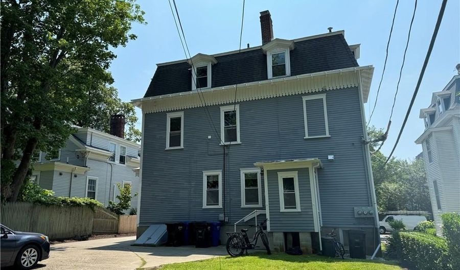 26 Ayrault St 3, Newport, RI 02840 - 3 Beds, 1 Bath