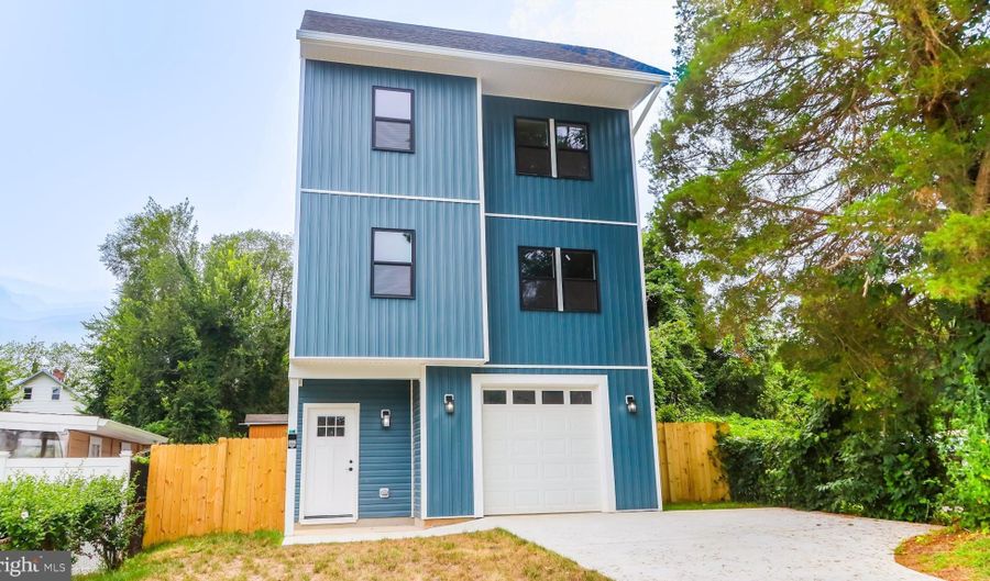 8906 CHESTNUT Ave, Bowie, MD 20720 - 5 Beds, 5 Bath