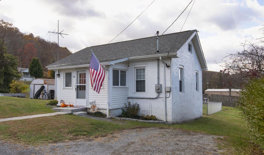 140 Echo Hill Rd, Alderson, WV 24910 - 2 Beds, 1 Bath