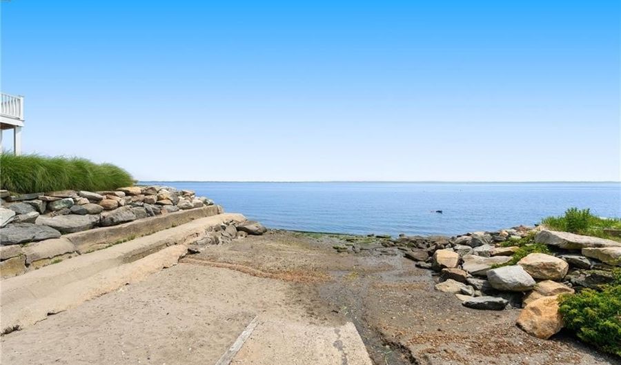 51 Burnett Rd, Warwick, RI 02889 - 3 Beds, 3 Bath