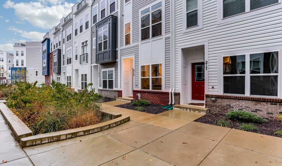 215 WESLEY BROWN Ln, Annapolis, MD 21401 - 3 Beds, 5 Bath