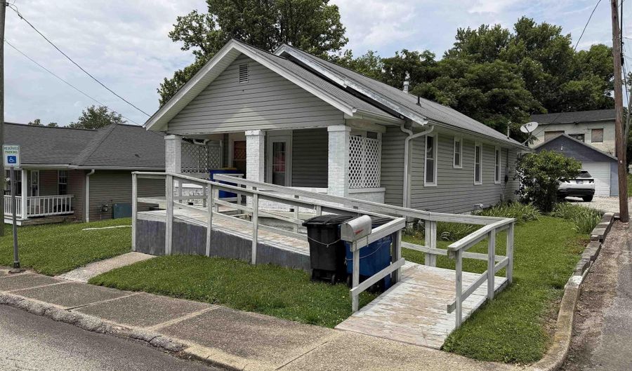 1917 7th St, Bedford, IN 47421 - 2 Beds, 1 Bath