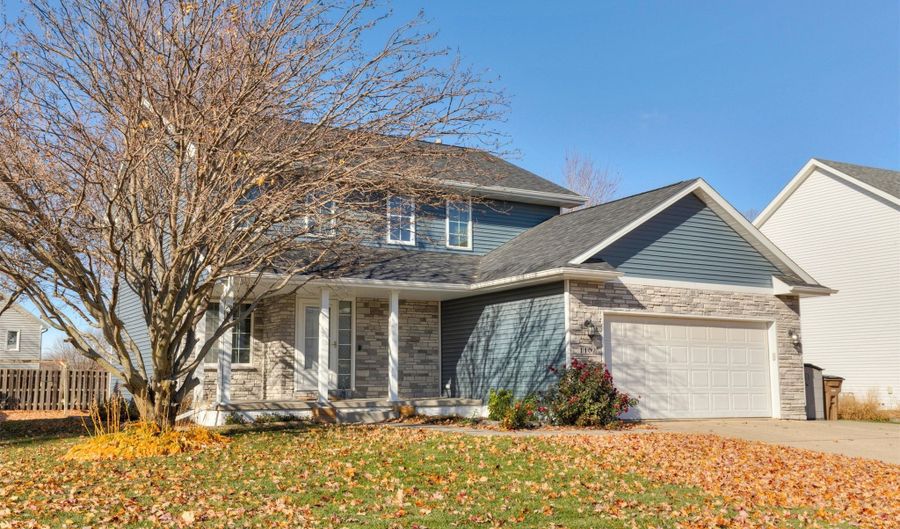 1102 9th Ave SE, Altoona, IA 50009 - 4 Beds, 3 Bath