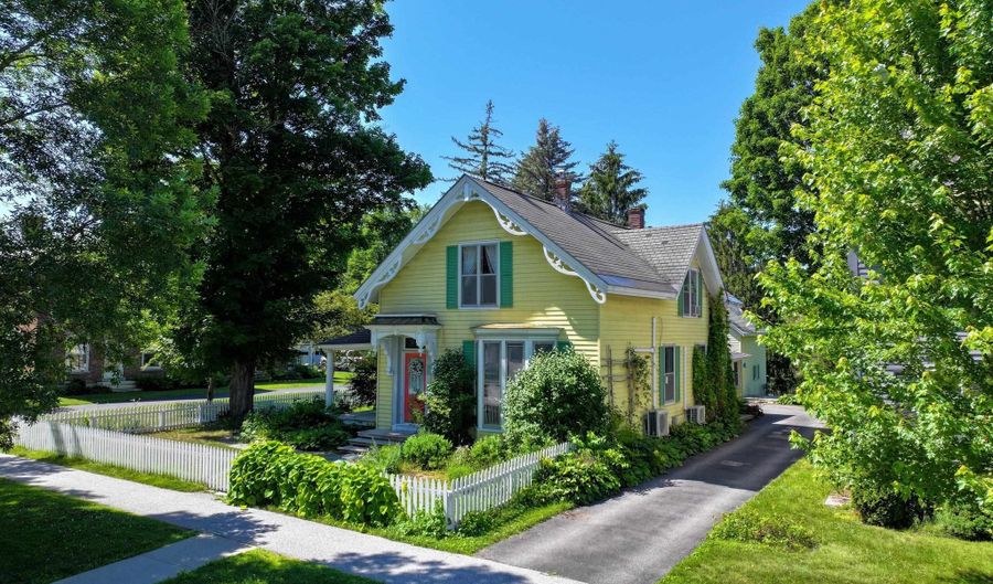46 Park St, Brandon, VT 05733 - 3 Beds, 2 Bath